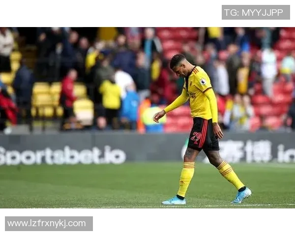 诺丁汉与雷丁比赛因天气原因延迟进行球迷期待新赛程安排