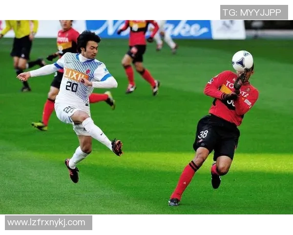 雷法山口与冈山绿的激烈对决揭示了足球战术与团队协作的重要性